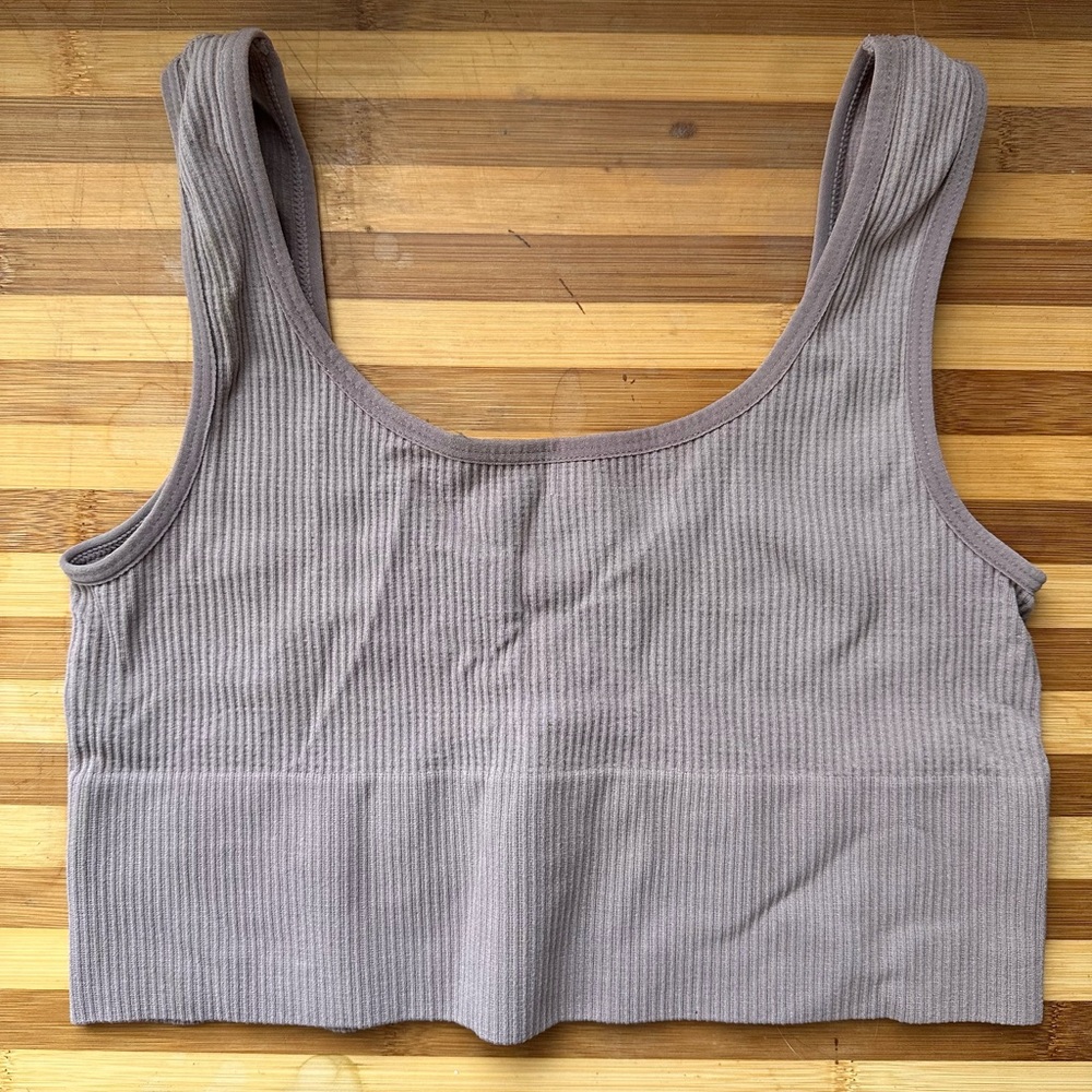 Scoop neck tank top. Size L